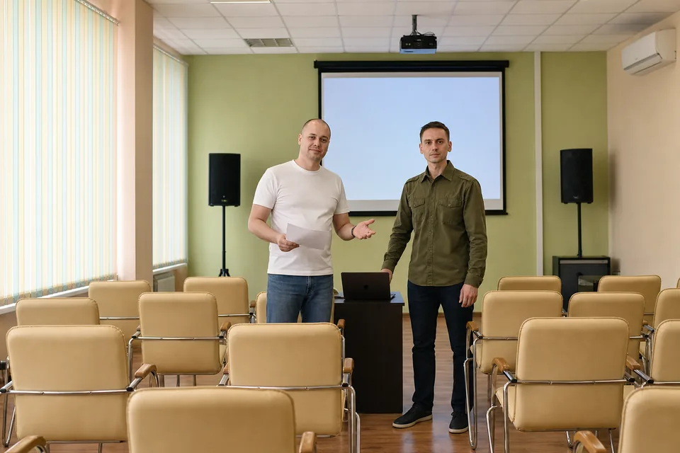 Деловая встреча в конференц-зале